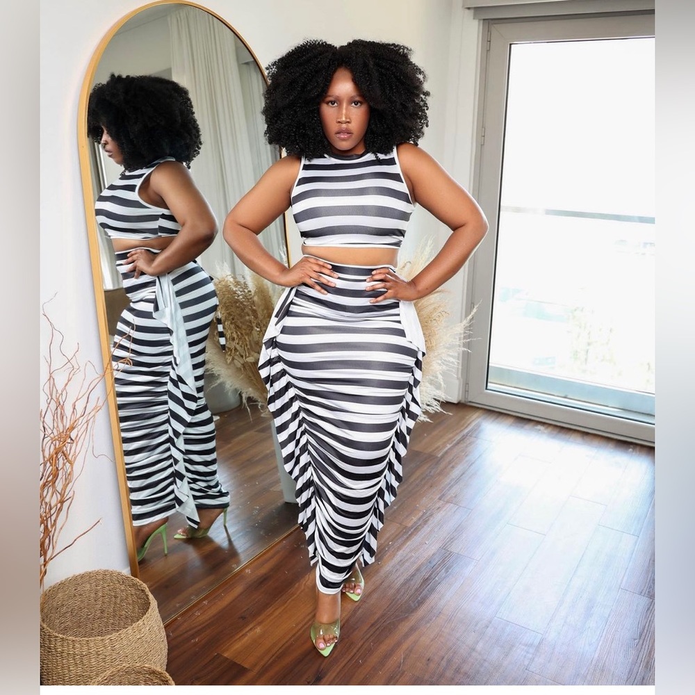 Black and white set